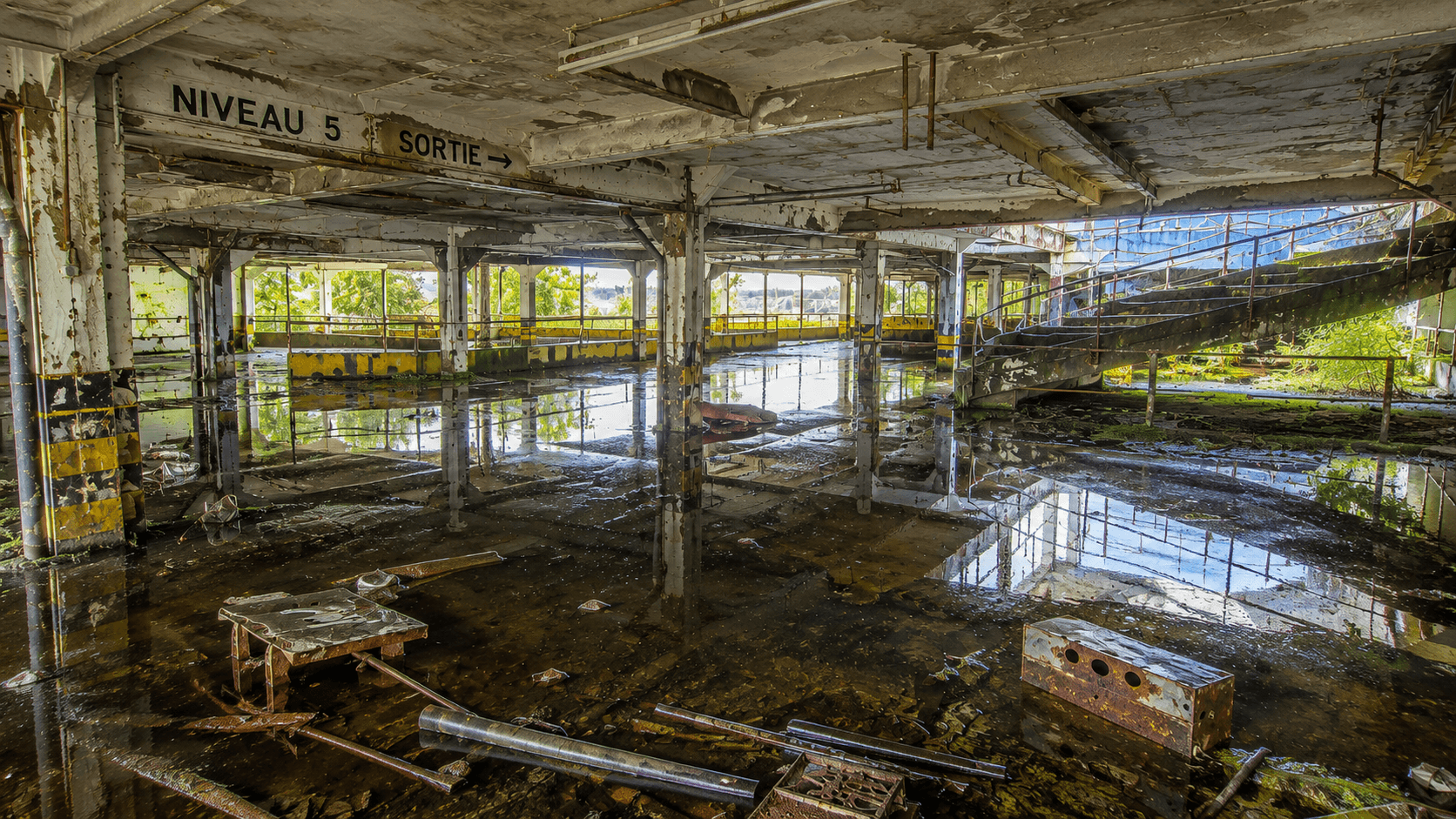 Parking abandonné : pourquoi ces lieux attirent autant les amateurs d'urbex ?