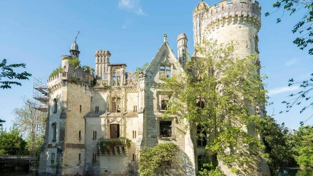 Château en ruine pour guide urbex