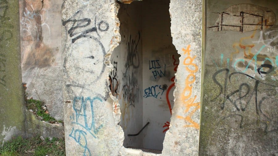 intérieur de bunker abandonné