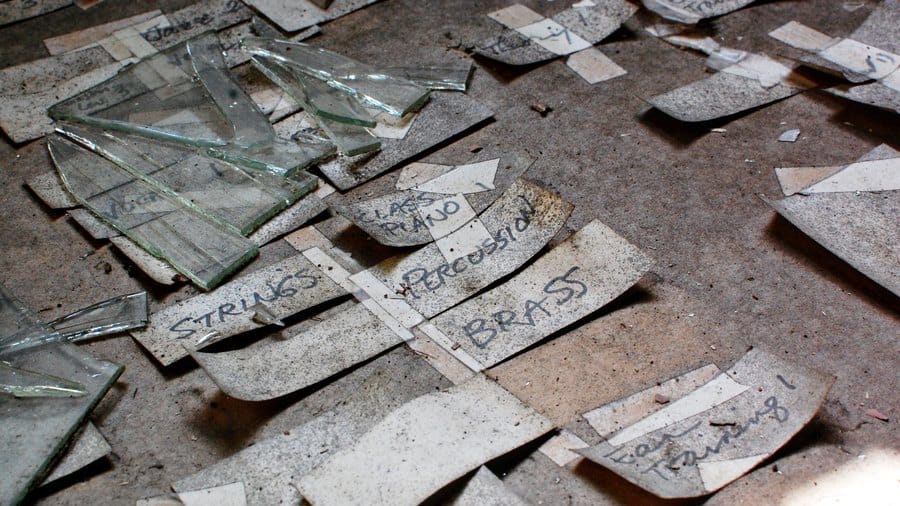 salle de classe abandonnée en urbex