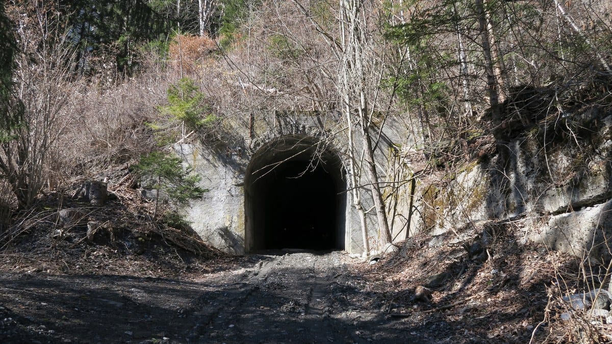 Tunnel abandonné et repérage urbex responsable